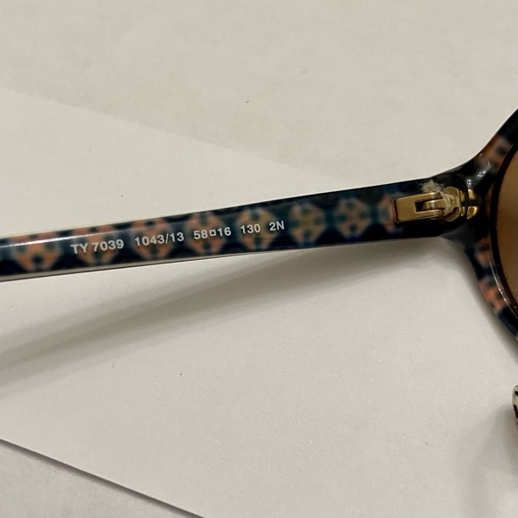 Vintage Authentic Tory Burch Sunglasses with Case - Picture 5 of 14